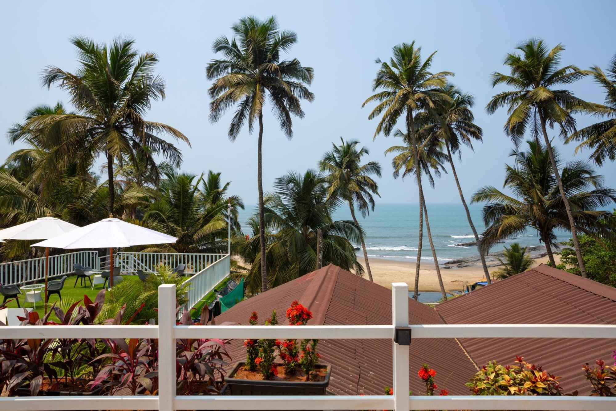 Stone Wood Beach Resort, Vagator Exterior foto